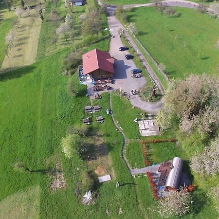 Le Chalet Du Chemin Et Sa Roulotte Berviller-en-Moselle Eksteriør billede