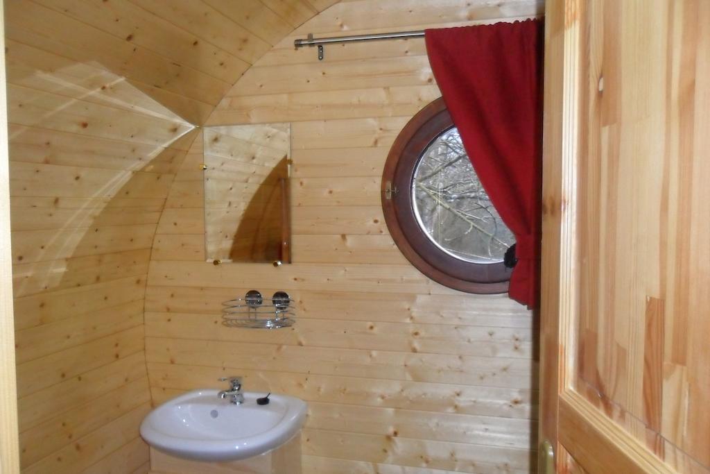 Le Chalet Du Chemin Et Sa Roulotte Berviller-en-Moselle Eksteriør billede