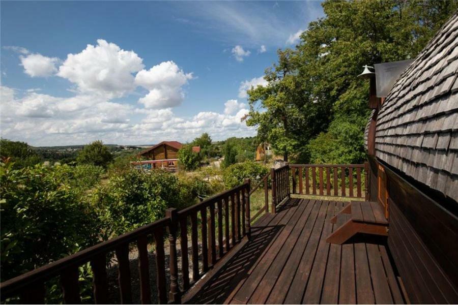Le Chalet Du Chemin Et Sa Roulotte Berviller-en-Moselle Eksteriør billede